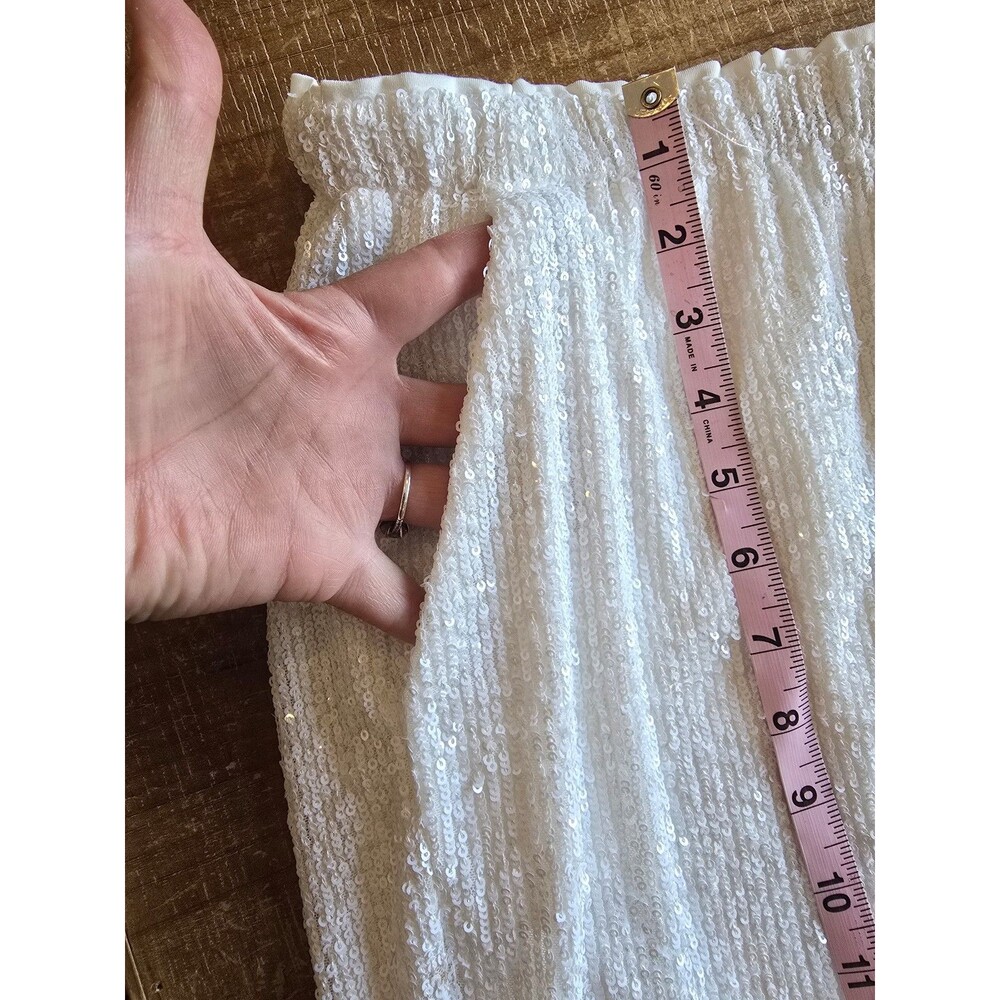 Trina‎ Turk Women's White Idol Sequin Shorts Size Large - Picture 5 of 9